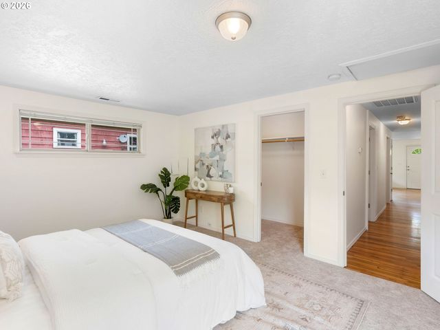 7016 Se HAROLD St, Portland, OR 97206