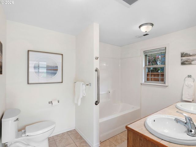7016 Se HAROLD St, Portland, OR 97206