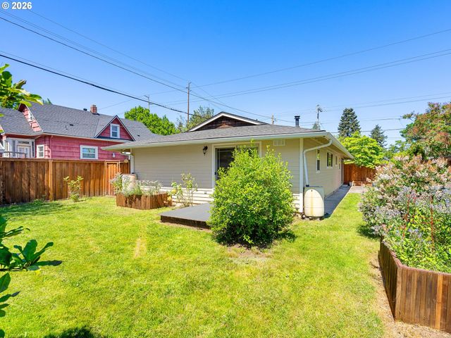 7016 Se HAROLD St, Portland, OR 97206