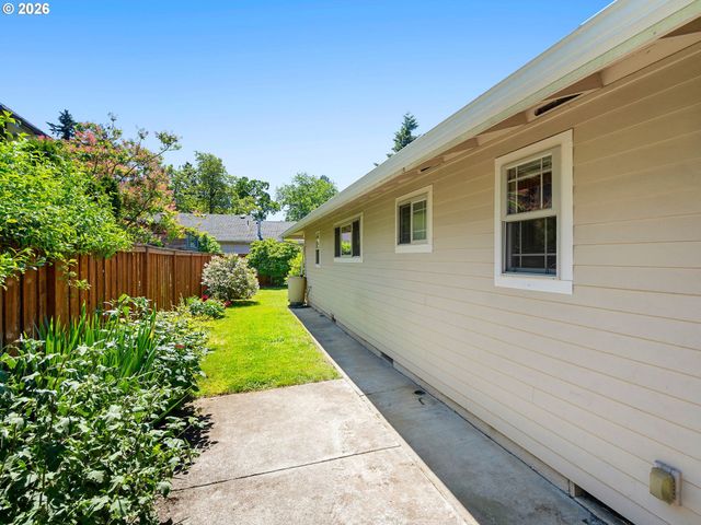 7016 Se HAROLD St, Portland, OR 97206