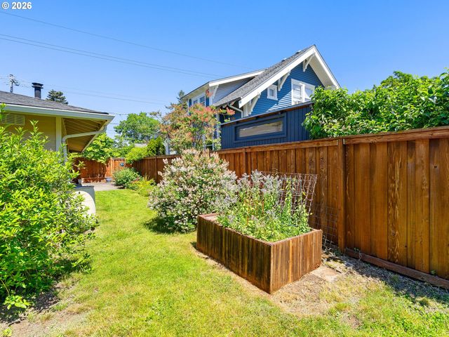 7016 Se HAROLD St, Portland, OR 97206