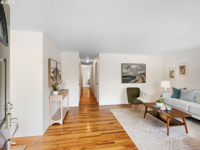 7016 Se HAROLD St, Portland, OR 97206