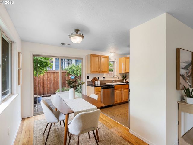 7016 Se HAROLD St, Portland, OR 97206