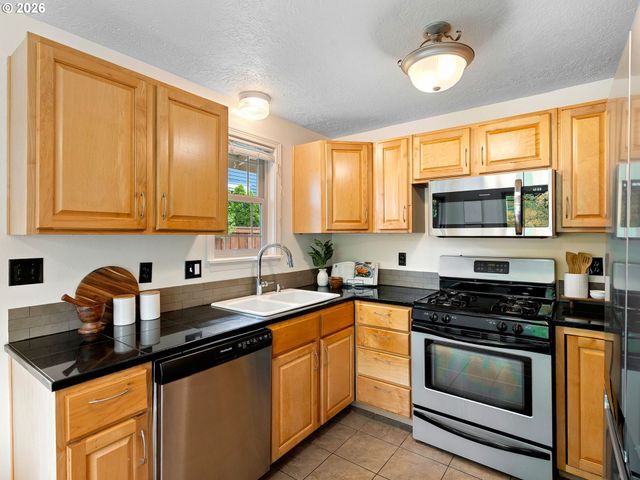 7016 Se HAROLD St, Portland, OR 97206