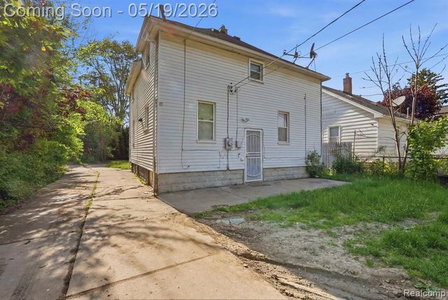 15388 Woodworth, Redford, MI 48239