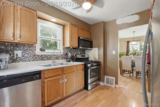 15388 Woodworth, Redford, MI 48239