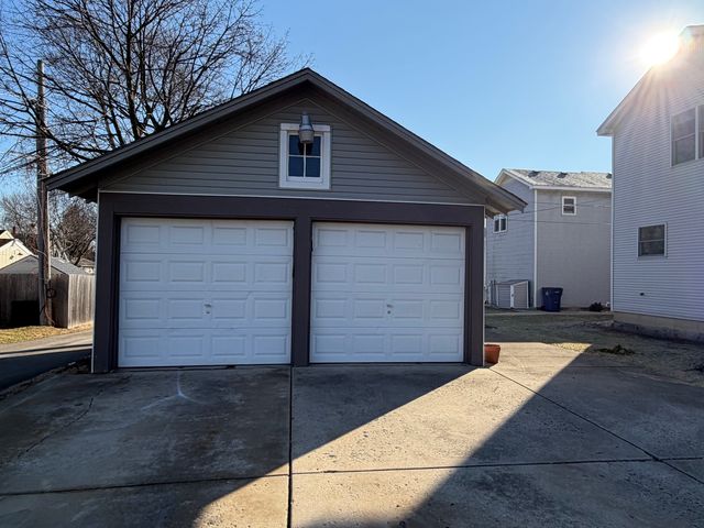 411 Richards Street, Geneva, IL 60134