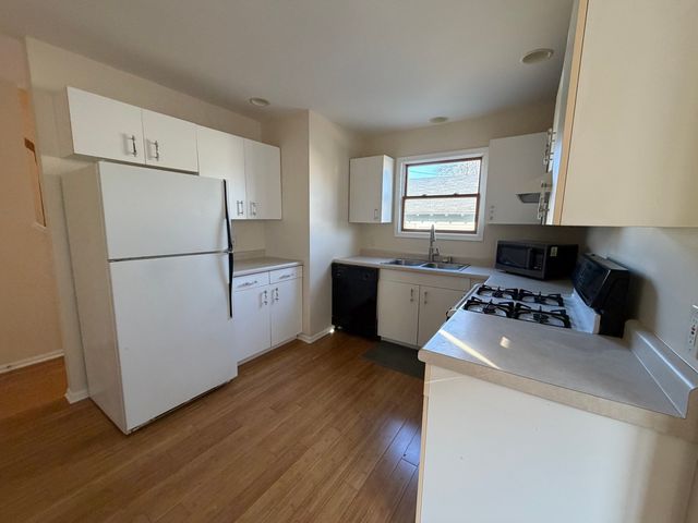 411 Richards Street, Geneva, IL 60134