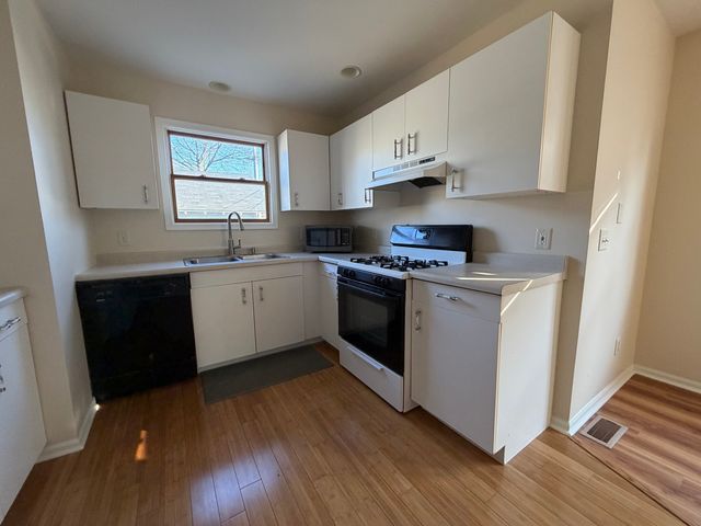 411 Richards Street, Geneva, IL 60134