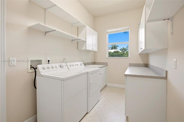 12735 Stonebrook Dr, Davie, FL 33330