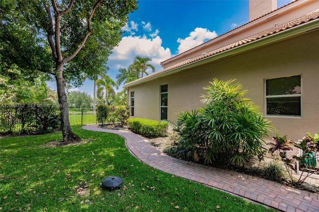 12735 Stonebrook Dr, Davie, FL 33330