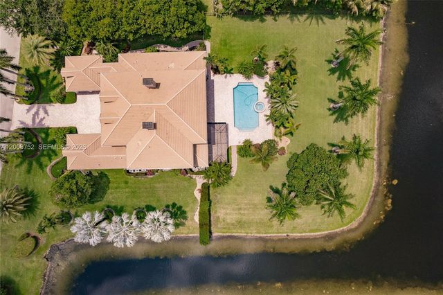12735 Stonebrook Dr, Davie, FL 33330