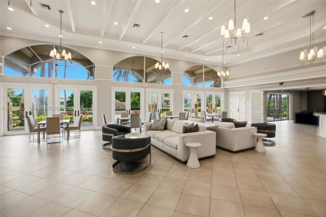 12735 Stonebrook Dr, Davie, FL 33330