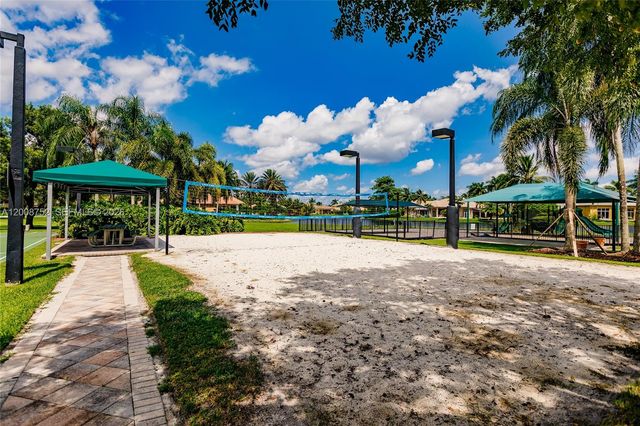 12735 Stonebrook Dr, Davie, FL 33330