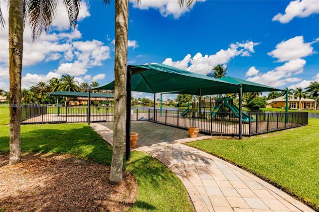 12735 Stonebrook Dr, Davie, FL 33330