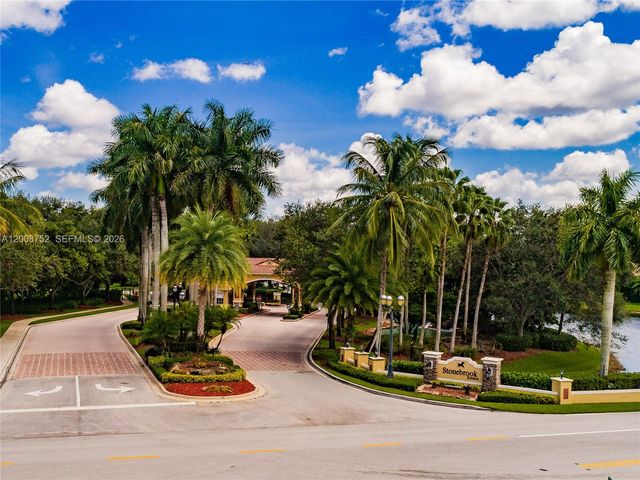 12735 Stonebrook Dr, Davie, FL 33330