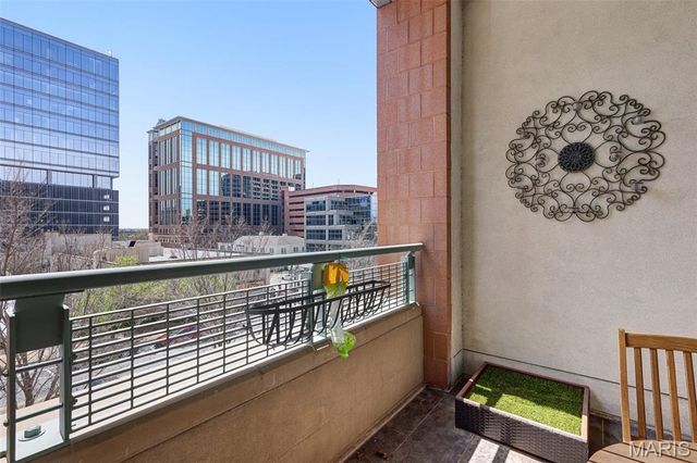 8025 Maryland Avenue 2H, St Louis, MO 63105