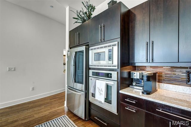 8025 Maryland Avenue 2H, St Louis, MO 63105