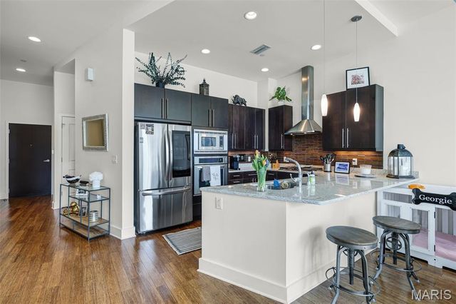 8025 Maryland Avenue 2H, St Louis, MO 63105
