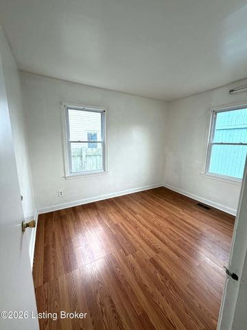 242 Steedly Dr, Louisville, KY 40214