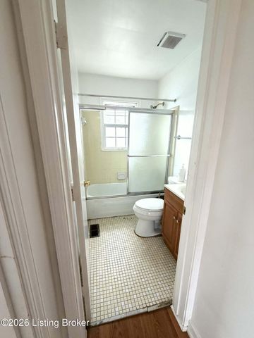 242 Steedly Dr, Louisville, KY 40214