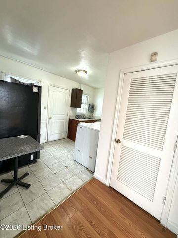 242 Steedly Dr, Louisville, KY 40214