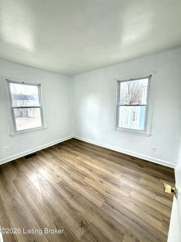 242 Steedly Dr, Louisville, KY 40214