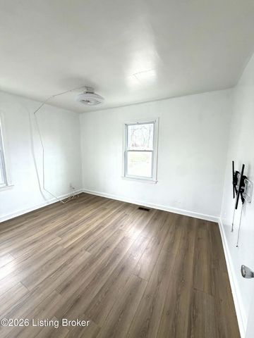 242 Steedly Dr, Louisville, KY 40214