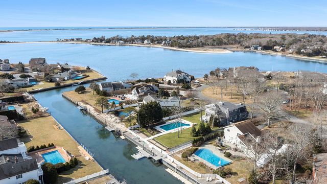 8 Canal Way, Hampton Bays, NY 11946