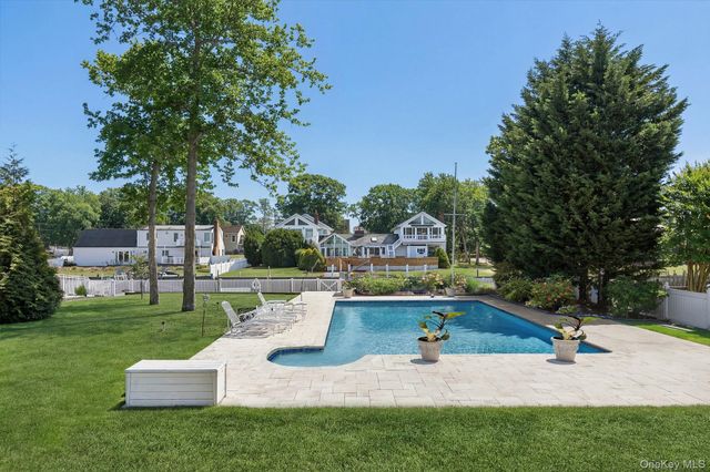 8 Canal Way, Hampton Bays, NY 11946