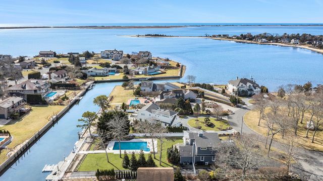 8 Canal Way, Hampton Bays, NY 11946
