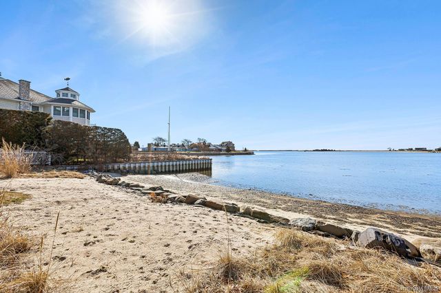 8 Canal Way, Hampton Bays, NY 11946