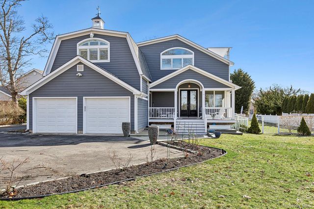 8 Canal Way, Hampton Bays, NY 11946