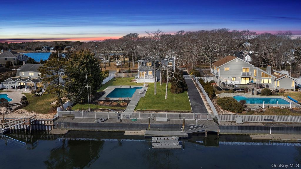 8 Canal Way, Hampton Bays, NY 11946