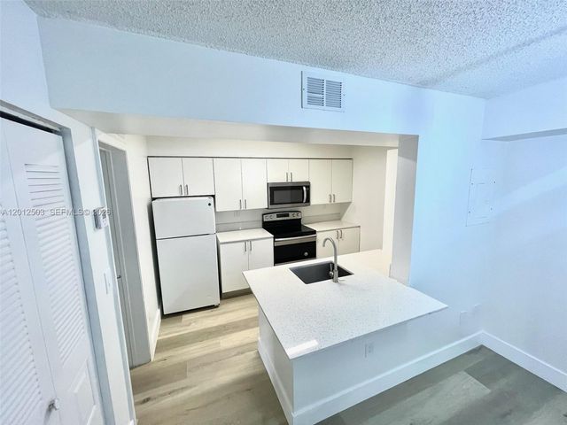 15201 SW 80th St 205, Miami, FL 33193