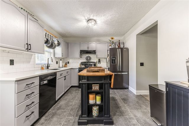 1310 Courtney Drive, Victor, NY 14564