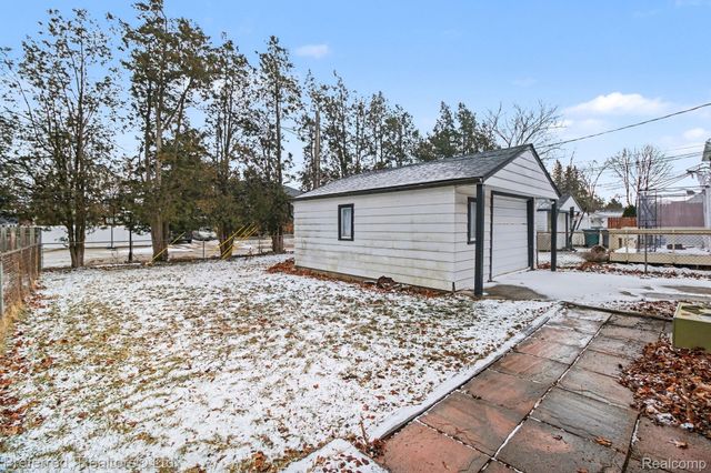 3157 Dallas Street, Dearborn, MI 48124