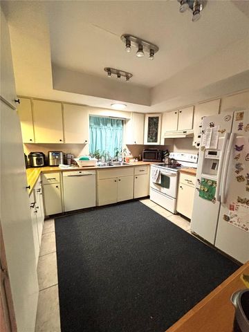 6 FAIRGREEN AVENUE, New Smyrna Beach, FL 32168