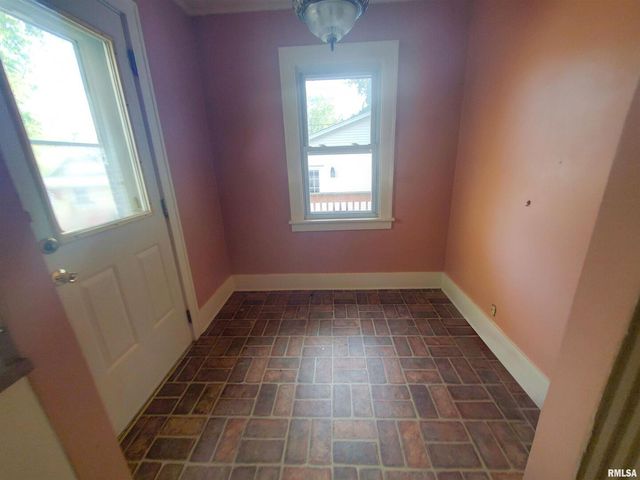 1182 25TH Street, Moline, IL 61265