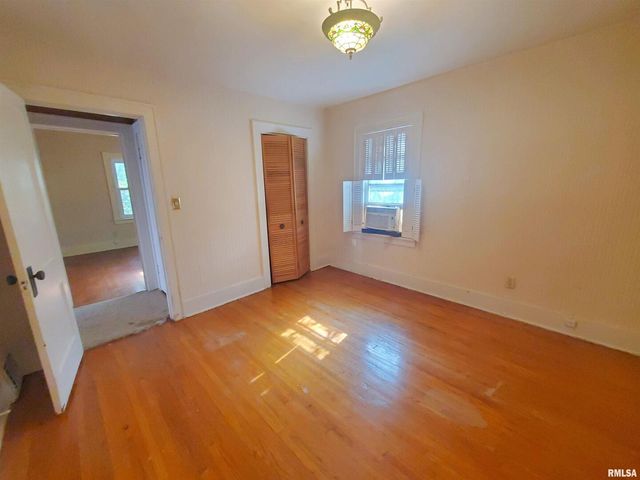 1182 25TH Street, Moline, IL 61265