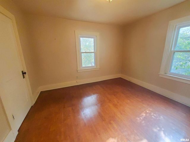 1182 25TH Street, Moline, IL 61265