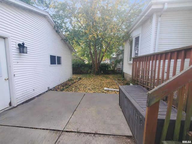 1182 25TH Street, Moline, IL 61265