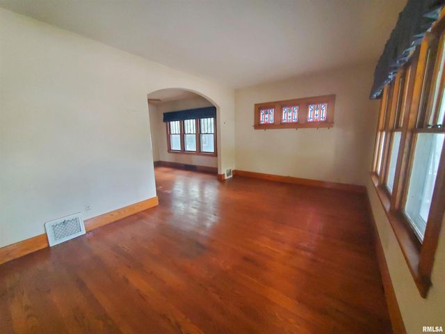 1182 25TH Street, Moline, IL 61265