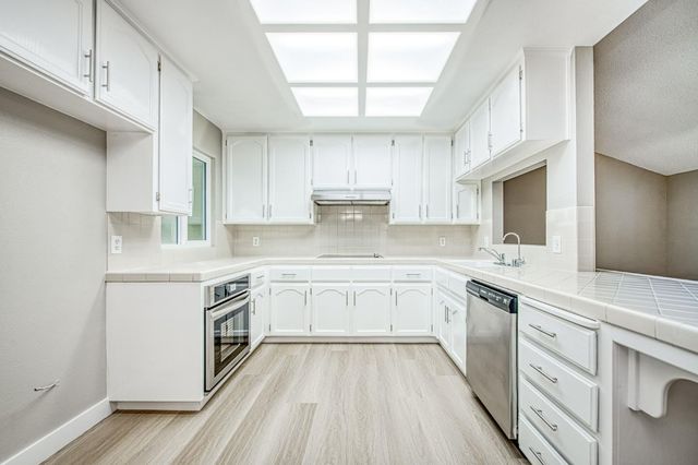 6377 N Genoa Avenue, Fresno, CA 93722