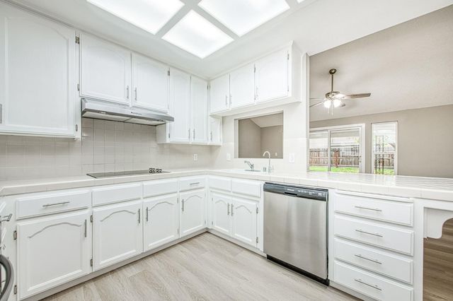 6377 N Genoa Avenue, Fresno, CA 93722