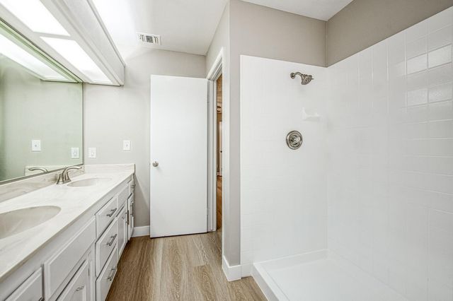 6377 N Genoa Avenue, Fresno, CA 93722