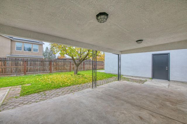 6377 N Genoa Avenue, Fresno, CA 93722