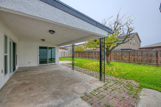 6377 N Genoa Avenue, Fresno, CA 93722