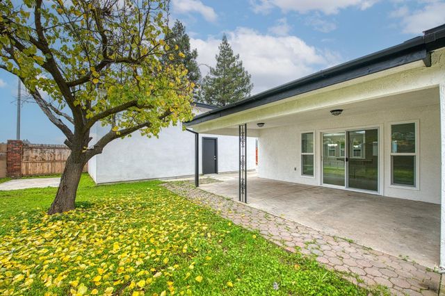 6377 N Genoa Avenue, Fresno, CA 93722