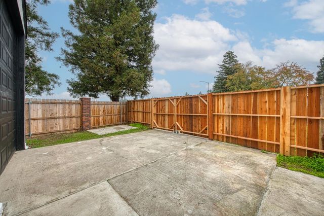 6377 N Genoa Avenue, Fresno, CA 93722